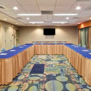 Meeting room perfect for every business appointment at the Hampton Inn & Suites Schererville.