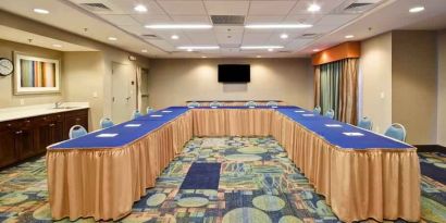 Meeting room perfect for every business appointment at the Hampton Inn & Suites Schererville.