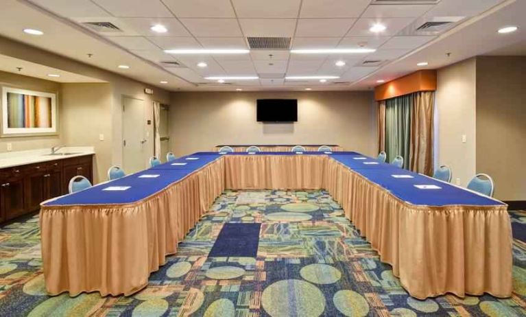 Meeting room perfect for every business appointment at the Hampton Inn & Suites Schererville.