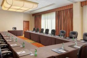 Meeting room perfect for every business appointment at the Hilton Seattle Airport & Conference Center.