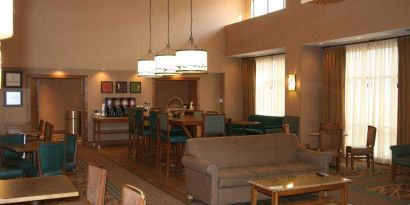 Comfortable lobby area perfect as workplace at the Hampton Inn & Suites Riverton, WY.