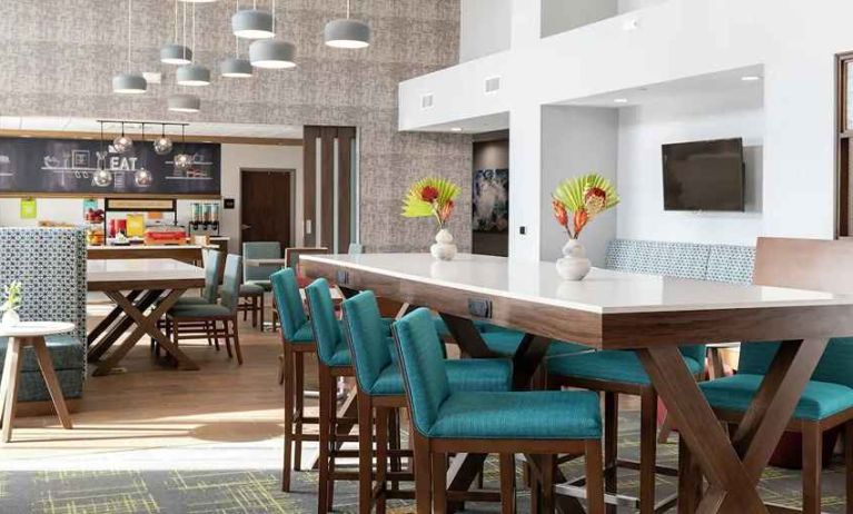 bright-lit, comfortable lobby-lounge and coworking space at Hampton Inn & Suites Sunnyvale Silicon Valley.