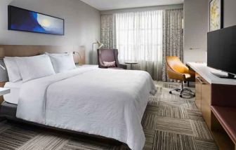 King size bed, TV screen and desk at the Hilton Garden Inn Chicago McCormick Place.