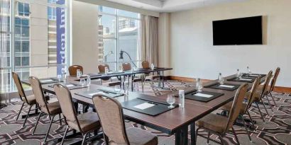 Small meeting room with screen at the Hilton Garden Inn Chicago McCormick Place.