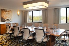 Small meeting room perfect for every business meeting at the Hilton Crystal City at Washington Reagan National Airport