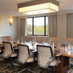 Small meeting room perfect for every business meeting at the Hilton Crystal City at Washington Reagan National Airport