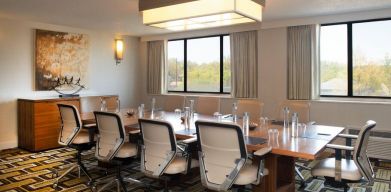 Small meeting room perfect for every business meeting at the Hilton Crystal City at Washington Reagan National Airport