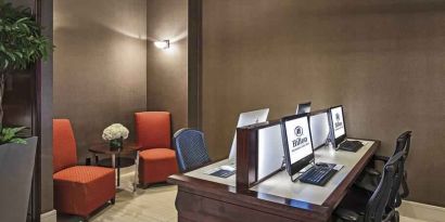 Working station with computers at the Hilton Sacramento-Arden West.