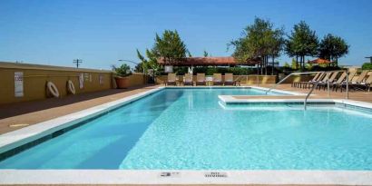 Relaxing outdoor pool at the DoubleTree by Hilton Modesto.