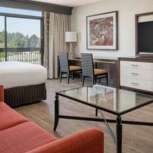 Comfortable living room with working station at the Hilton Bellevue.