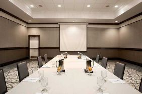 Meeting room with square table at the Embassy Suites by Hilton San Francisco Airport Waterfront.