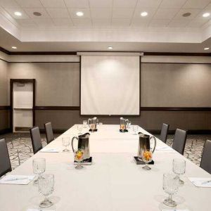 Meeting room with square table at the Embassy Suites by Hilton San Francisco Airport Waterfront.