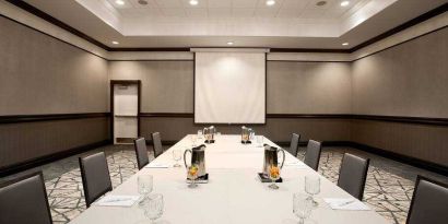 Meeting room with square table at the Embassy Suites by Hilton San Francisco Airport Waterfront.