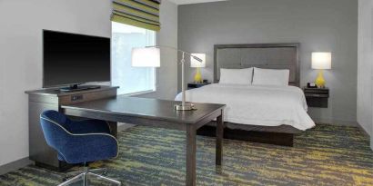 Working station in a king bedroom at the Hampton Inn & Suites by Hilton-Irvine/Orange County Airport.