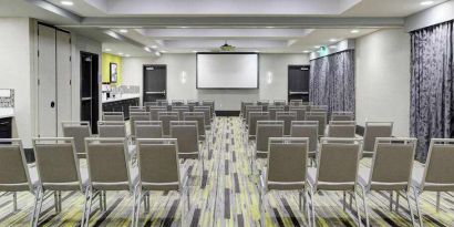 Elegant meeting room at the Hampton Inn & Suites by Hilton-Irvine/Orange County Airport.