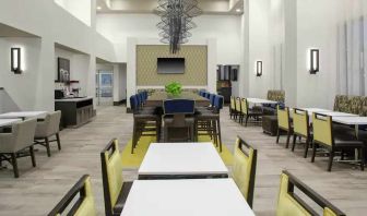 Comfortable dining area perfect as workspace at the Hampton Inn & Suites by Hilton-Irvine/Orange County Airport.