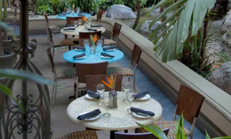 Beautiful dining area perfect in an outdoor setting as workspace at the Embassy Suites by Hilton Miami - International Airport.