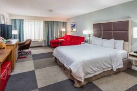 spacious king room with work area and lounge at Hampton Inn San Francisco Airport.