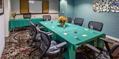 professional meeting room at Hampton Inn San Francisco Airport.