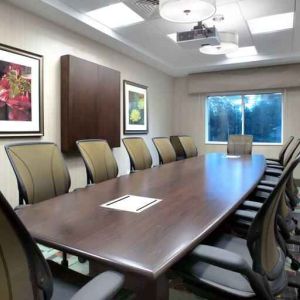 Meeting room with table at the Hilton Garden Inn Minneapolis Airport Mall of America.