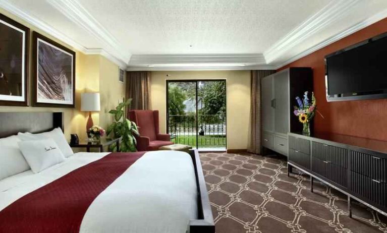 Comfortable king bedroom with window and TVscreen at the DoubleTree by Hilton Durango.