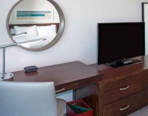 comfortable business desk for all digital nomad requirements at DoubleTree Resort by Hilton Hollywood Beach.