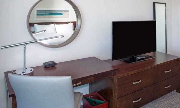 comfortable business desk for all digital nomad requirements at DoubleTree Resort by Hilton Hollywood Beach.