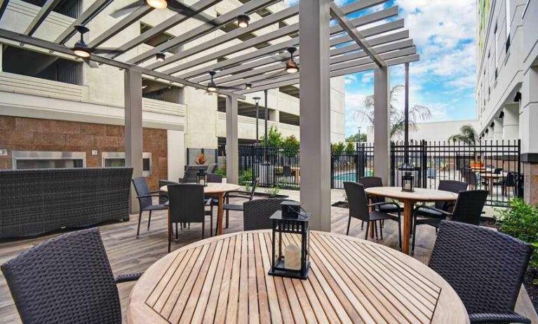 Outdoor patio with lounges perfect as workspace at the Home2 Suites by Hilton Houston Medical Center.