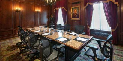 well-equipped meeting room for all business and board meetings at Hilton Milwaukee City Center.