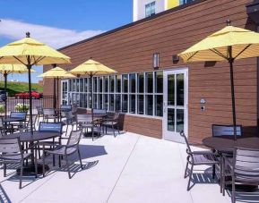 relaxing outdoor patio ideal as a coworking space at Hilton Garden Inn Kansas City Airport.