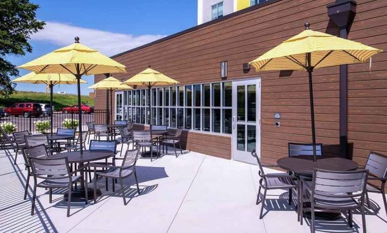 relaxing outdoor patio ideal as a coworking space at Hilton Garden Inn Kansas City Airport.