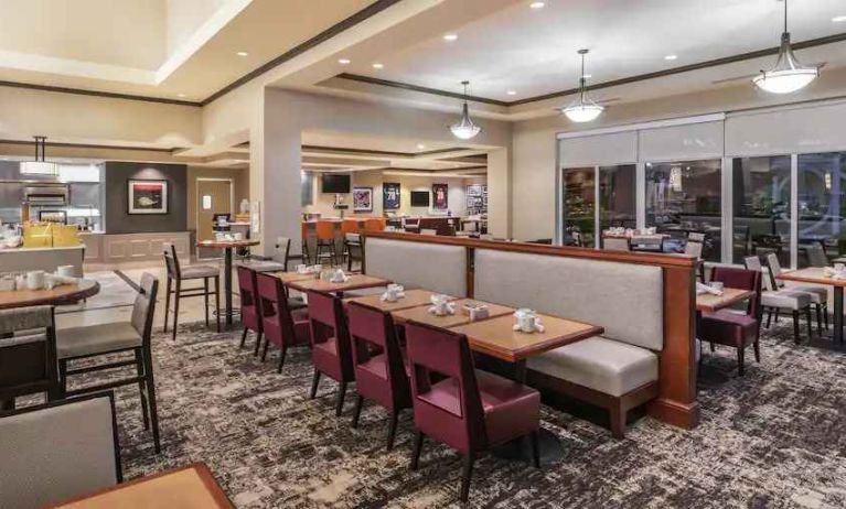 Comfortable breakfast seating with tables and lounges at the Hilton Garden Inn Blacksburg University.