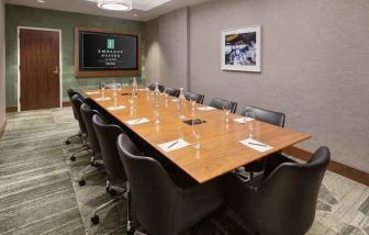 Meeting room perfect for every business appointment at the Embassy Suites by Hilton Tysons Corner.