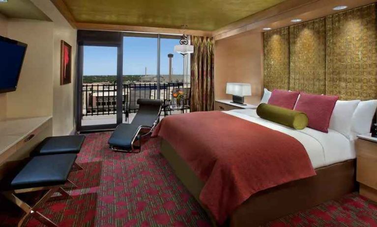 Beautiful king guestroom with view at the Hilton Palacio del Rio.