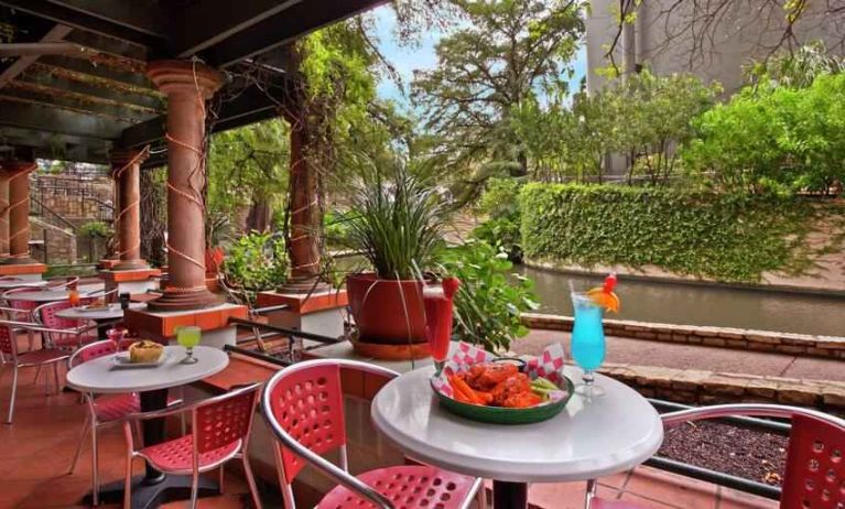 Outdoor workspace by the river at the Hilton Palacio del Rio.