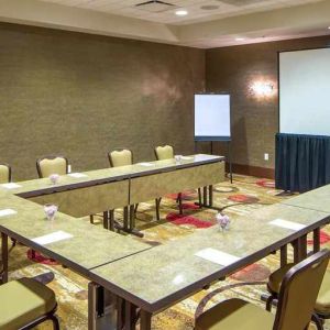 professional meeting room at Hampton Inn Houston Downtown.