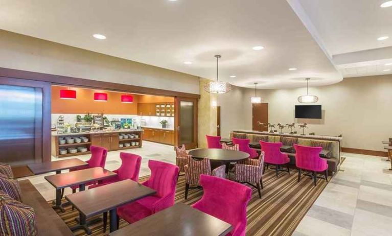 comfortable restaurant space ideal for coworking at Homewood Suites by Hilton Houston Downtown.