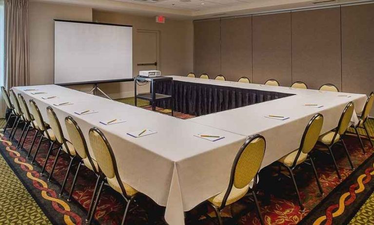 professional meeting room for all business meetings at Hilton Garden Inn St. Louis/Chesterfield.