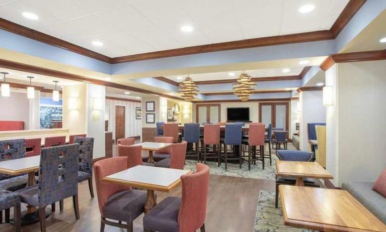 comfortable lobby and lounge area ideal as a coworking space at Hampton Inn Boston/Marlborough.