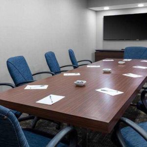 Small meeting room with TV screen at the Hampton Inn Concord Bow.