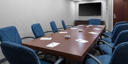 Small meeting room with TV screen at the Hampton Inn Concord Bow.