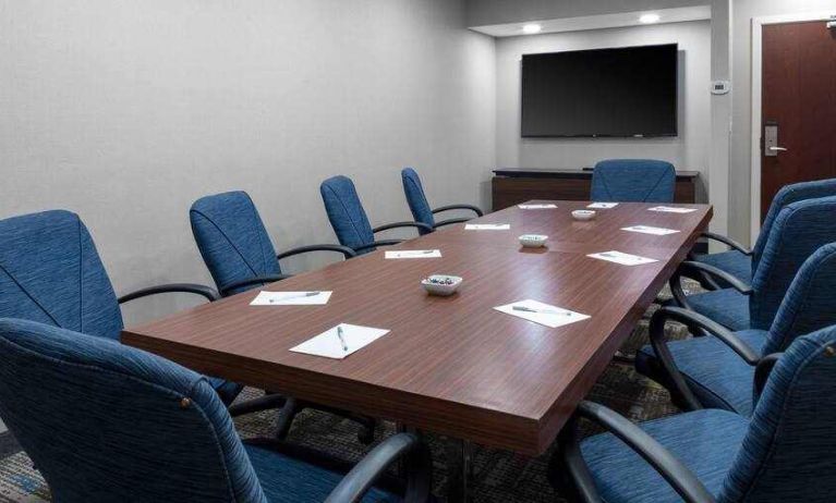 Small meeting room with TV screen at the Hampton Inn Concord Bow.