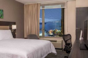 King bedroom with working station and city view at the Hilton Garden Inn Financial Center Manhattan Downtown, NY.