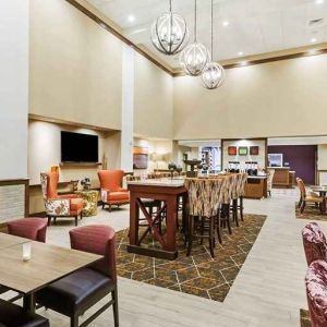 comfortable restaurant and lounge area ideal for coworking at Hampton Inn Bulverde Texas Hill Country.