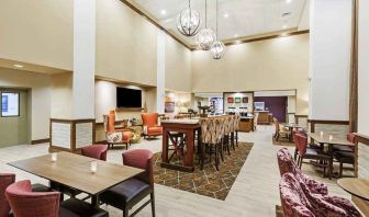 comfortable restaurant and lounge area ideal for coworking at Hampton Inn Bulverde Texas Hill Country.