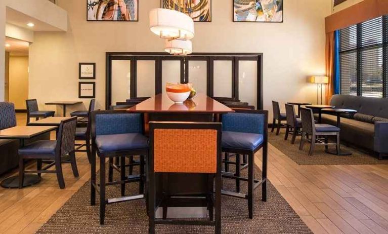 comfortable restaurant and lounge area ideal for coworking dedicated business center and workspace with PC, printer, and internet connection at Hampton Inn & Suites Schertz.