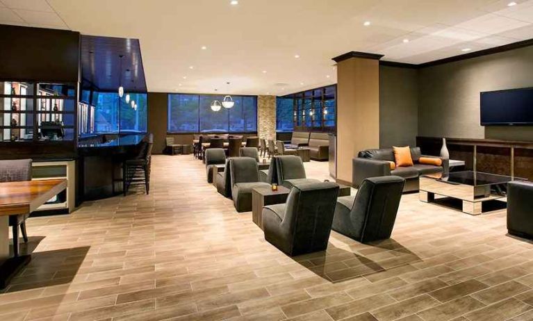 comfortable lobby and lounge area perfect as a coworking space at DoubleTree by Hilton Hotel & Suites Jersey City.