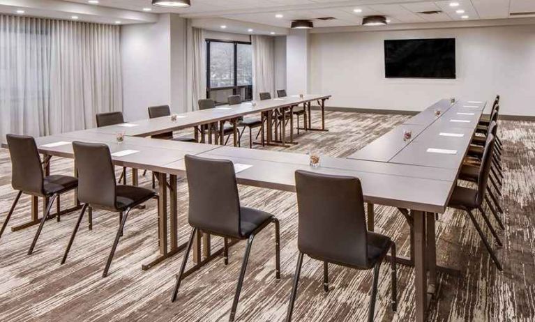 professional meeting room at DoubleTree by Hilton Hotel & Suites Jersey City.