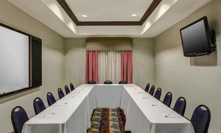 professional meeting room for all board meetings at Hampton Inn Thomson.