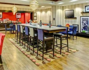 comfortable restaurant space ideal for coworking at Hampton Inn Thomson.